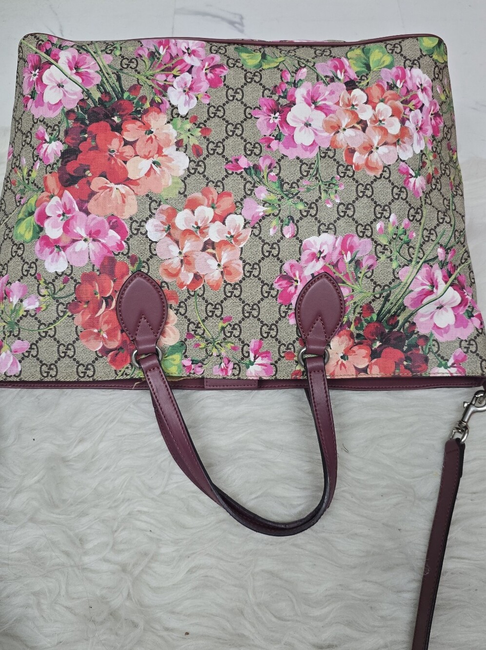 Gucci Floral GG Supreme Canvas Tote in Pink and Burgundy - Picture 8 of 15